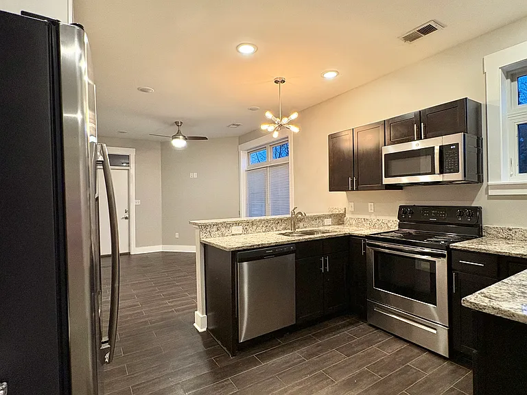 124 Vernon Ave #102 — Photo 11