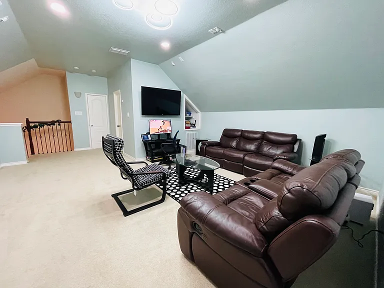 8664 Robertson Dr — Photo 17