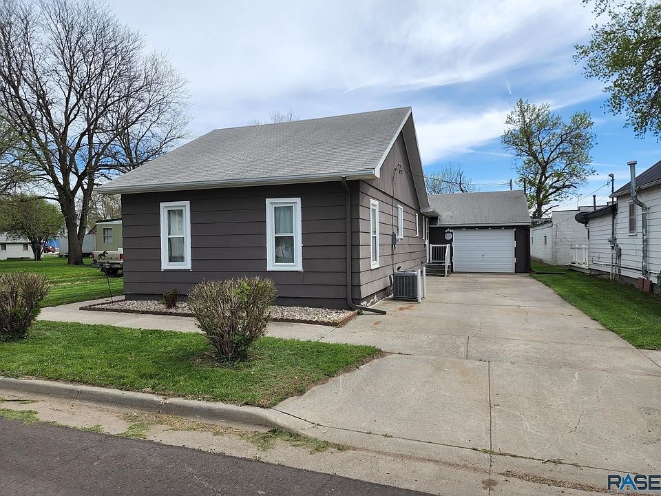 302 E Ash St, Parkston, SD 57366 Zillow
