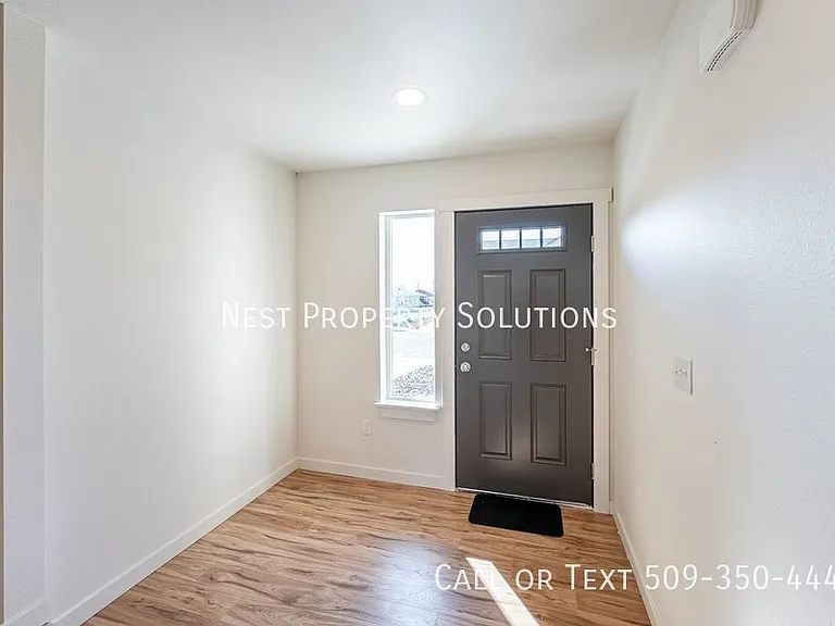 1070 S Grand Dr #B — Photo 11