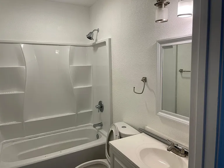 115 SE 6th St #202 — Photo 3