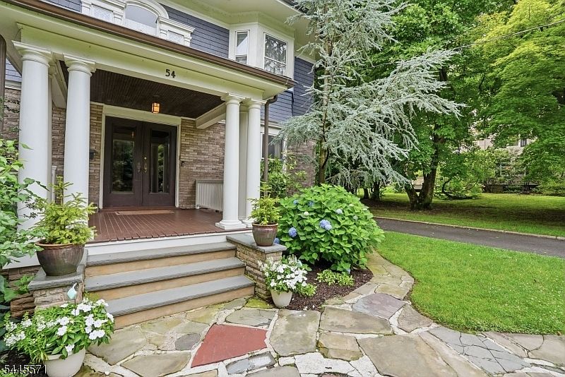 1st image of 54 Myrtle Ave