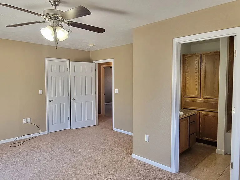 1515 S Abilene Ave — Photo 27