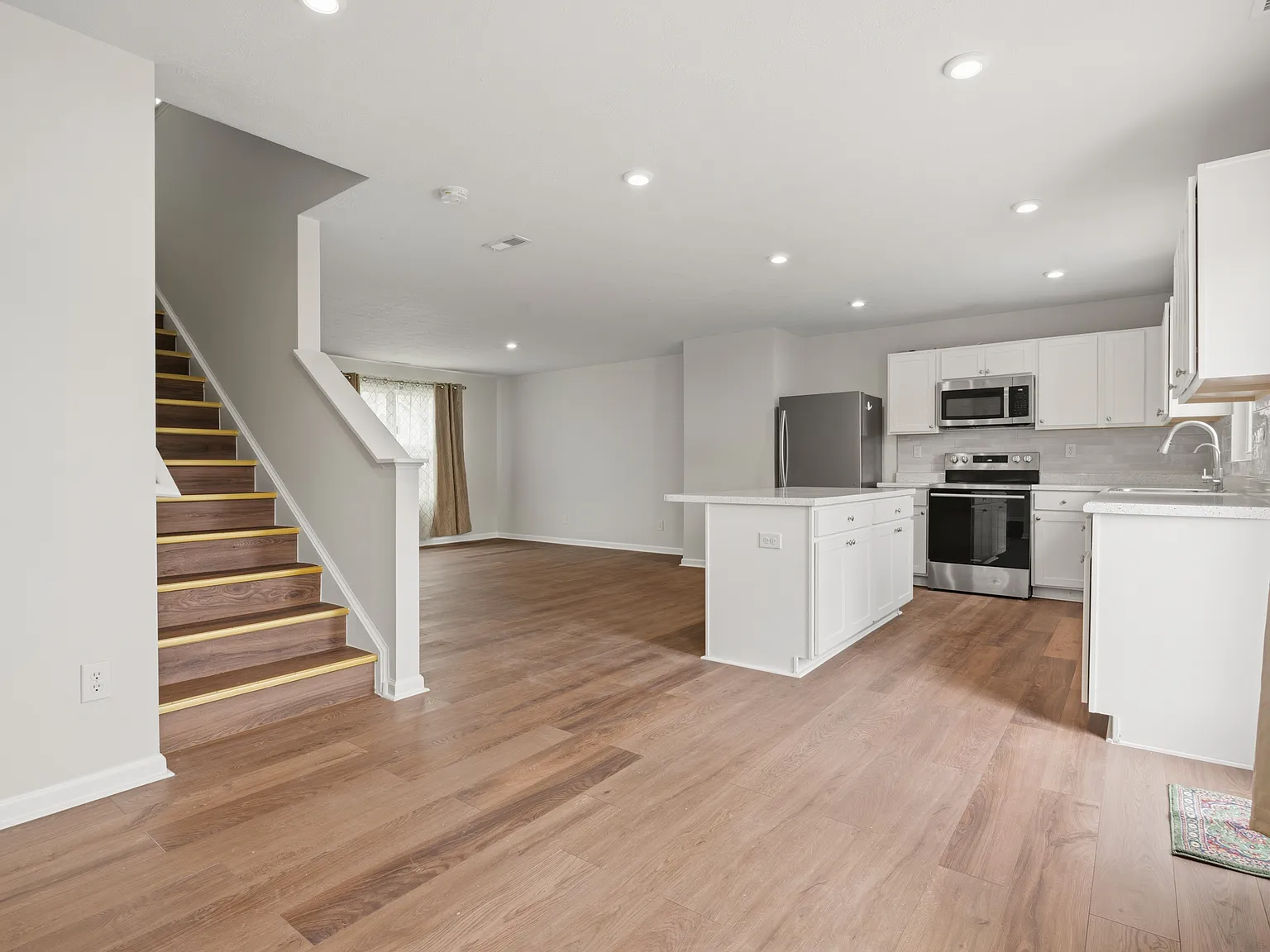 4 bed, 2.5 bath, 1980 sqft, $2,300 — Photo 4