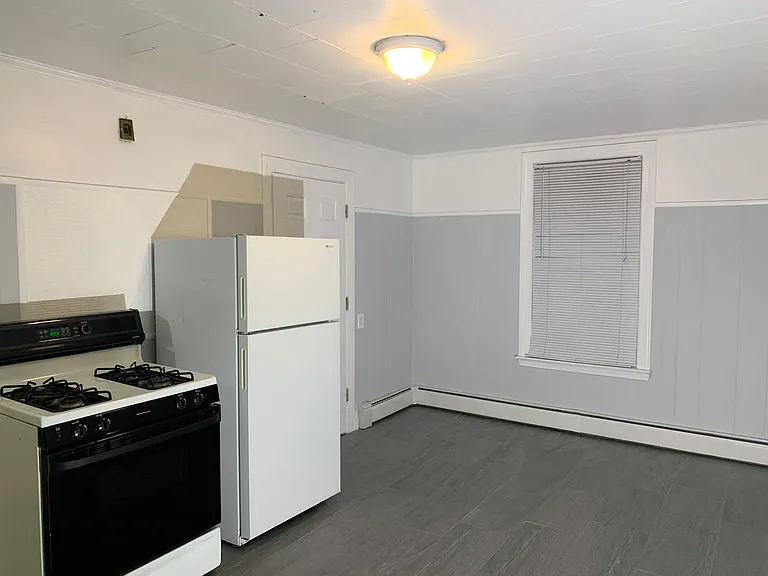 547 Broadway #4 — Photo 2