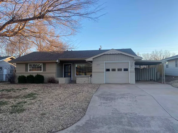 2227 Oak Ave, Woodward, OK 73801