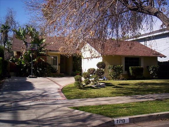 3rd image of 7713 Encino Ave