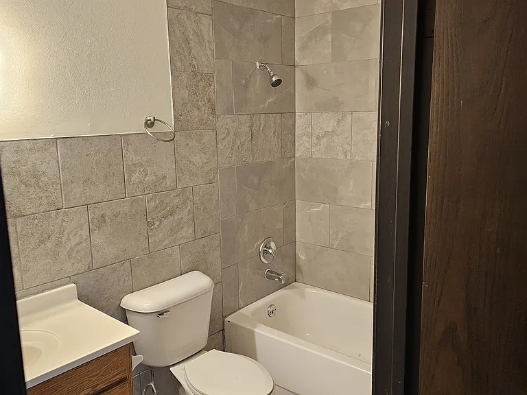 8835 N Swan Rd #6 — Photo 7
