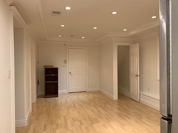 2nd image of 549 Cordova St