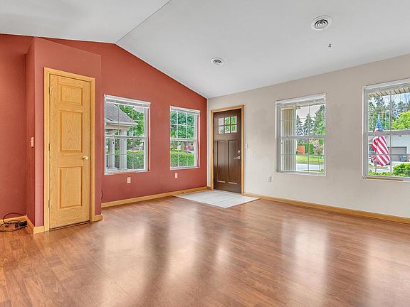 4th image of 2440 Carmen AVENUE #1