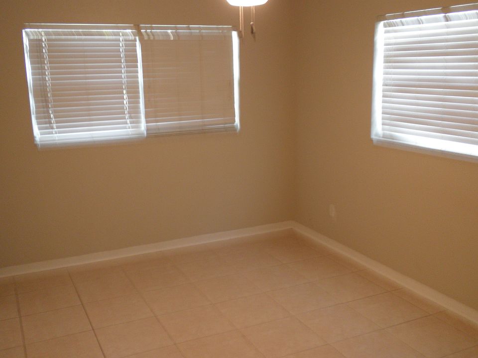 1st image of 514 W 131st Ave