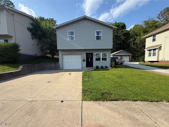 3rd image of 1027 W Hopocan Ave