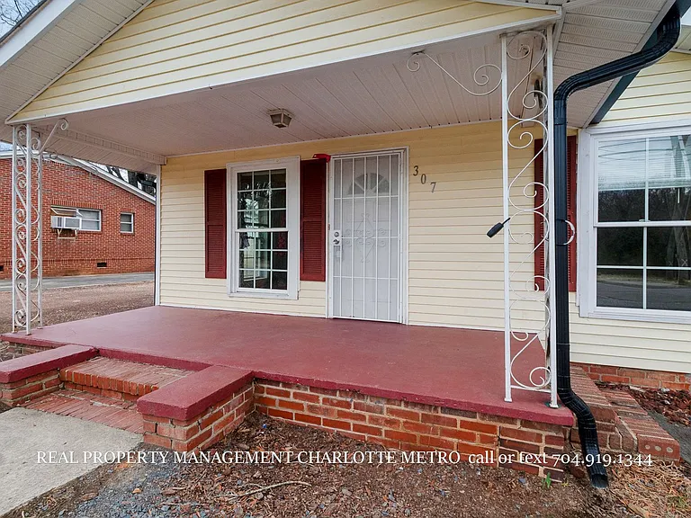307 Leonard Ave — Photo 4