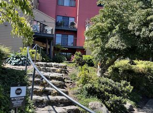 910 NW Naito Pkwy APT I18, Portland, OR 97209