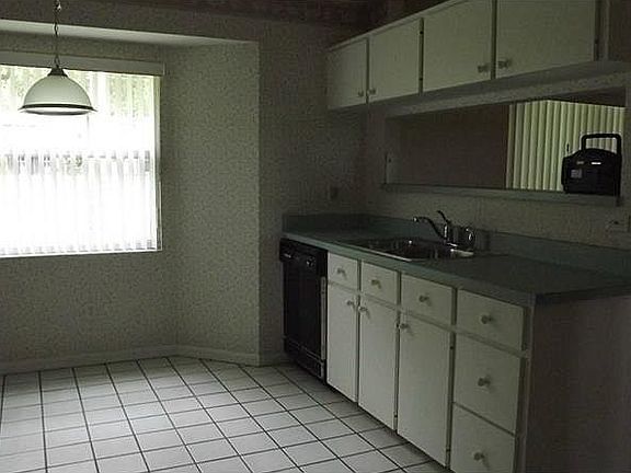 2nd image of 1823 Sabal Palm Dr