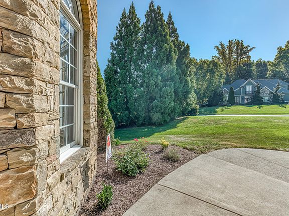 4th image of 201 Highland Ridge Ter