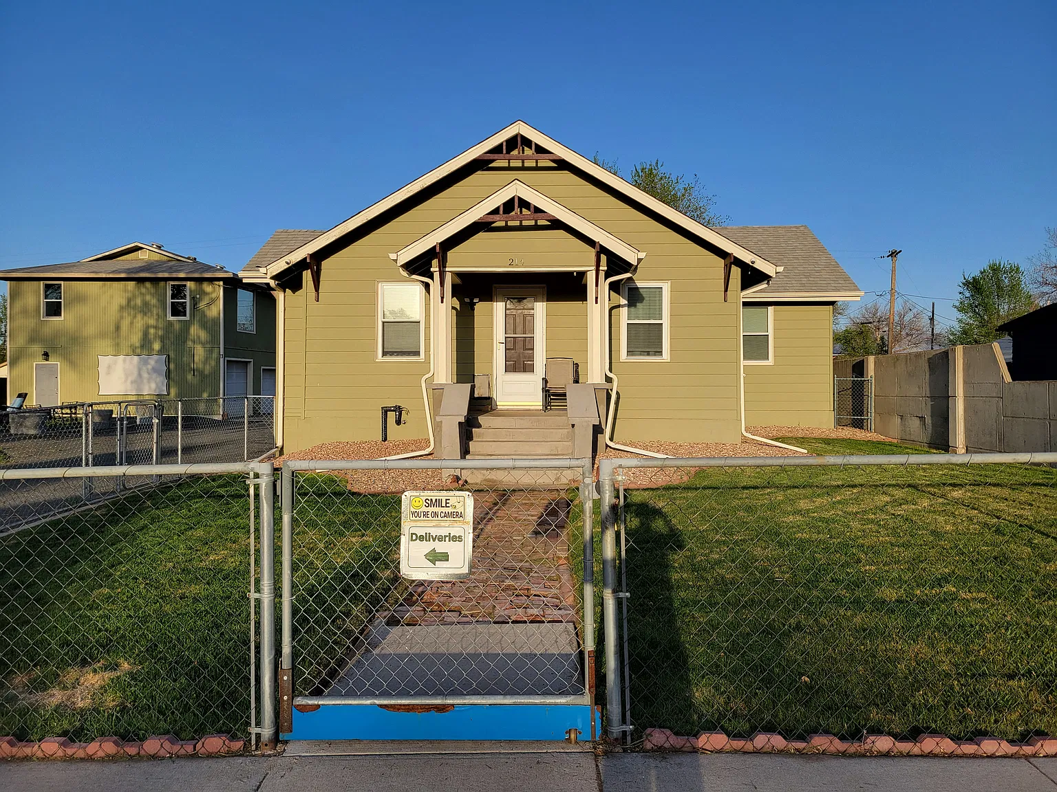3 bed, 1200 sqft, $2,100 — Photo 3
