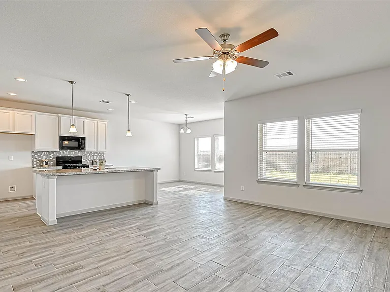 7910 Cypress Country Dr — Photo 11
