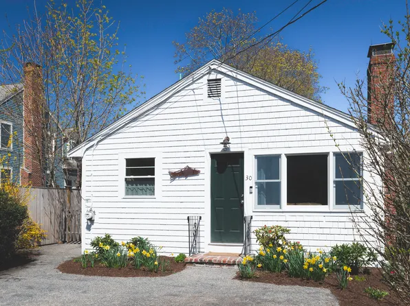 30 Newmarch St, Ipswich, MA 01938
