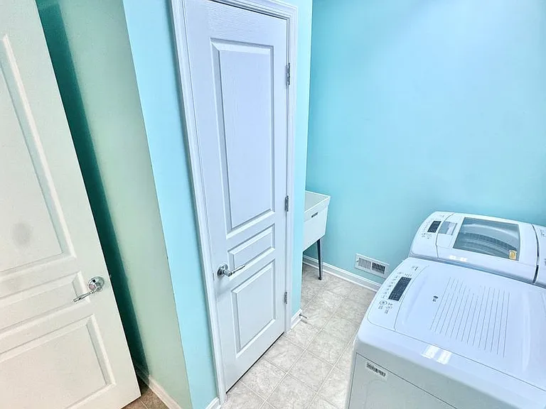 8704 Mayfair Ct — Photo 15