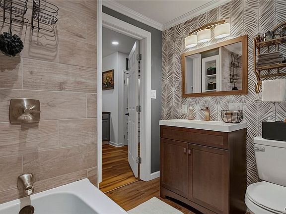 4th image of 9047 Thomas Rd #64