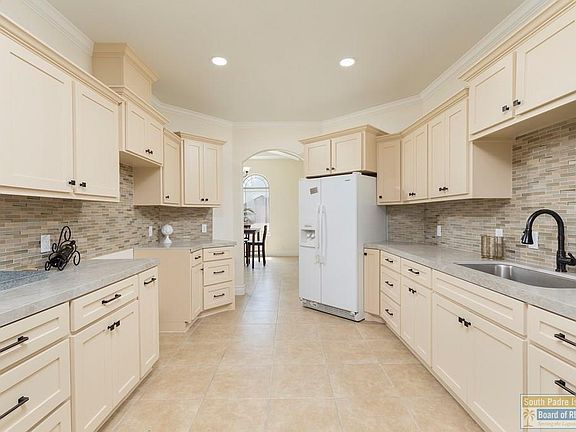 4th image of 23789 Richmond Dr