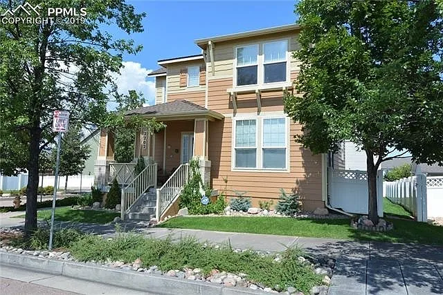 2202 Hanham Dr — Photo 2