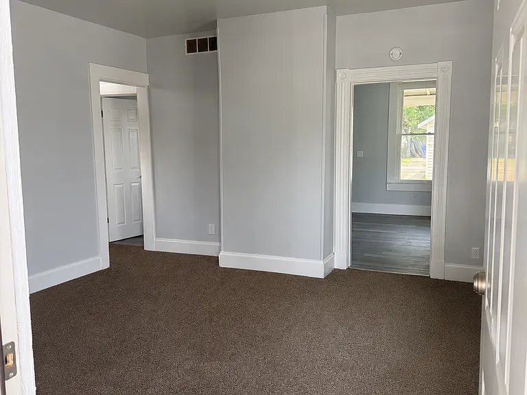 1126 Harmon Ave — Photo 4