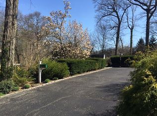 40 Cedar Ave, Locust Valley, NY 11560
