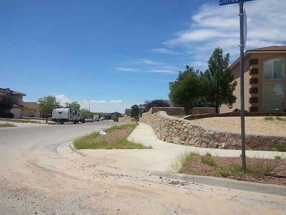 4th image of 400 Emerald Pass Ave