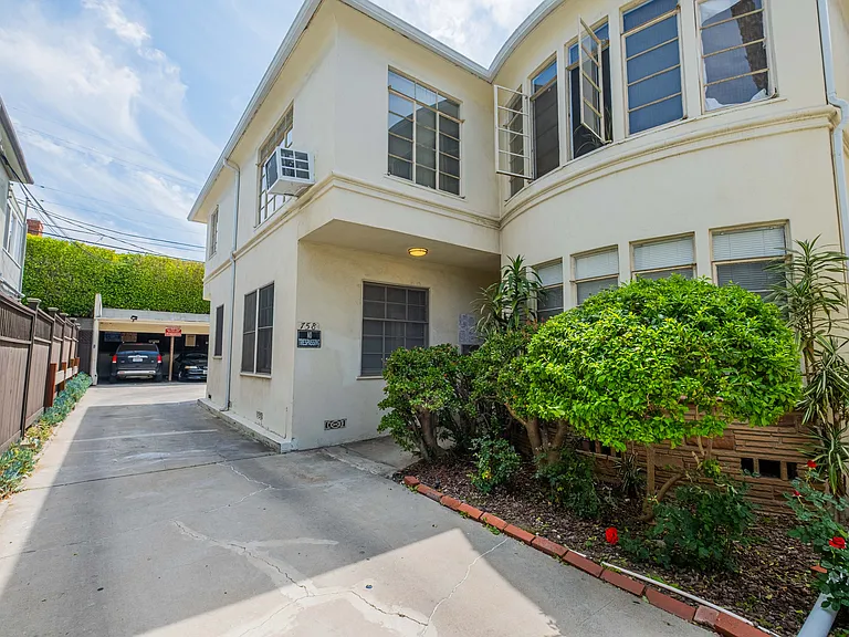 756 S Plymouth Blvd #6 — Photo 20