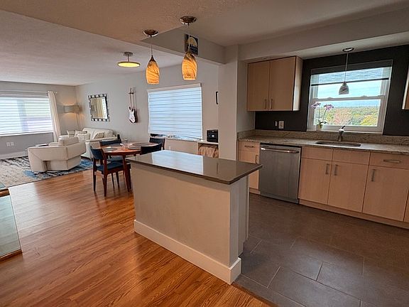 4th image of 1120 N Shore Dr NE Unit 905