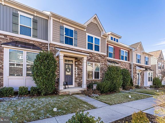 4th image of 1308 Village Green Way
