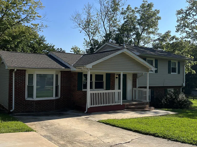 5717 Friendswood Dr — Photo 2