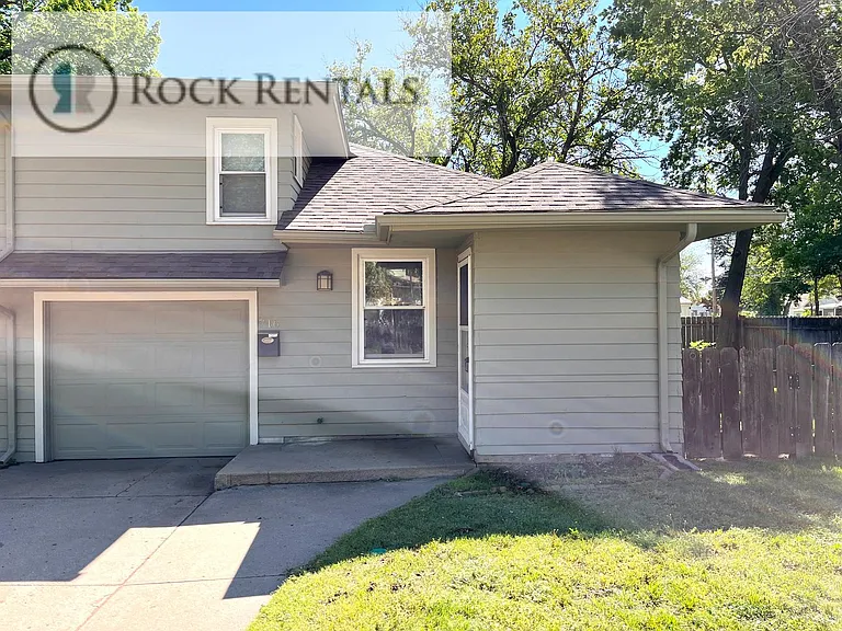 718 N Poplar St — Photo 1