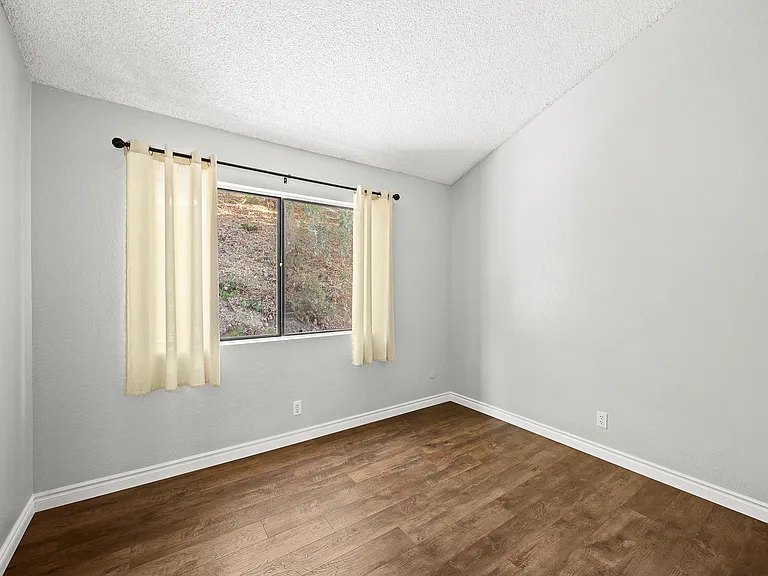 1040 S Garfield Ave — Photo 15