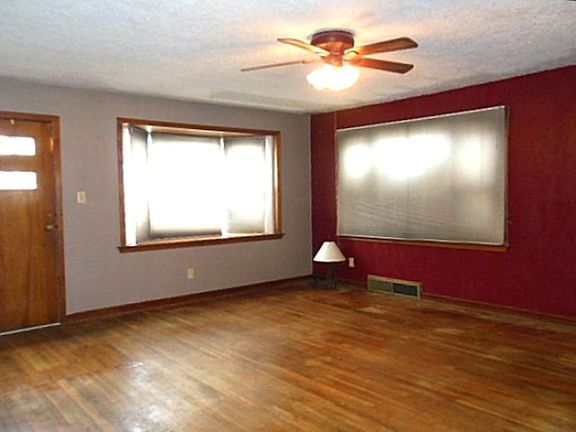 3rd image of 78 Gibson St