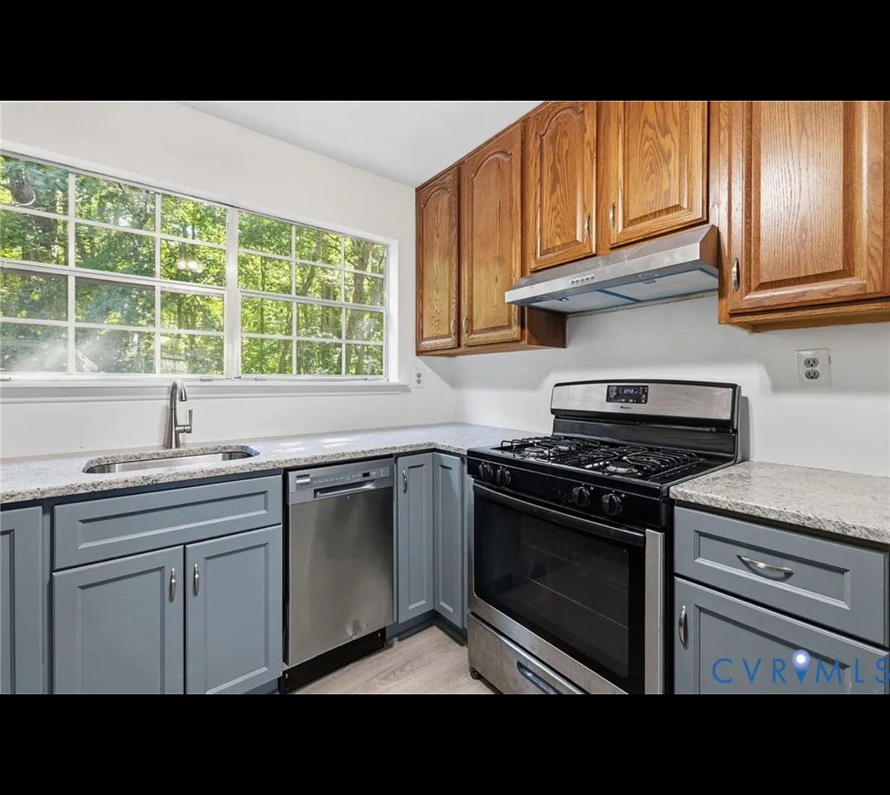 3 bed, 1.5 bath, 1760 sqft, $2,500 — Photo 2