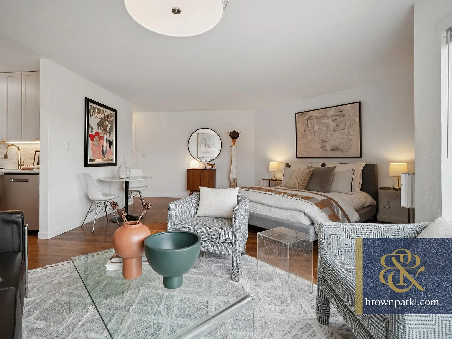 Top Flr Marina Studio! Views & Pkg | Brown & Patki Inc. — Photo 3