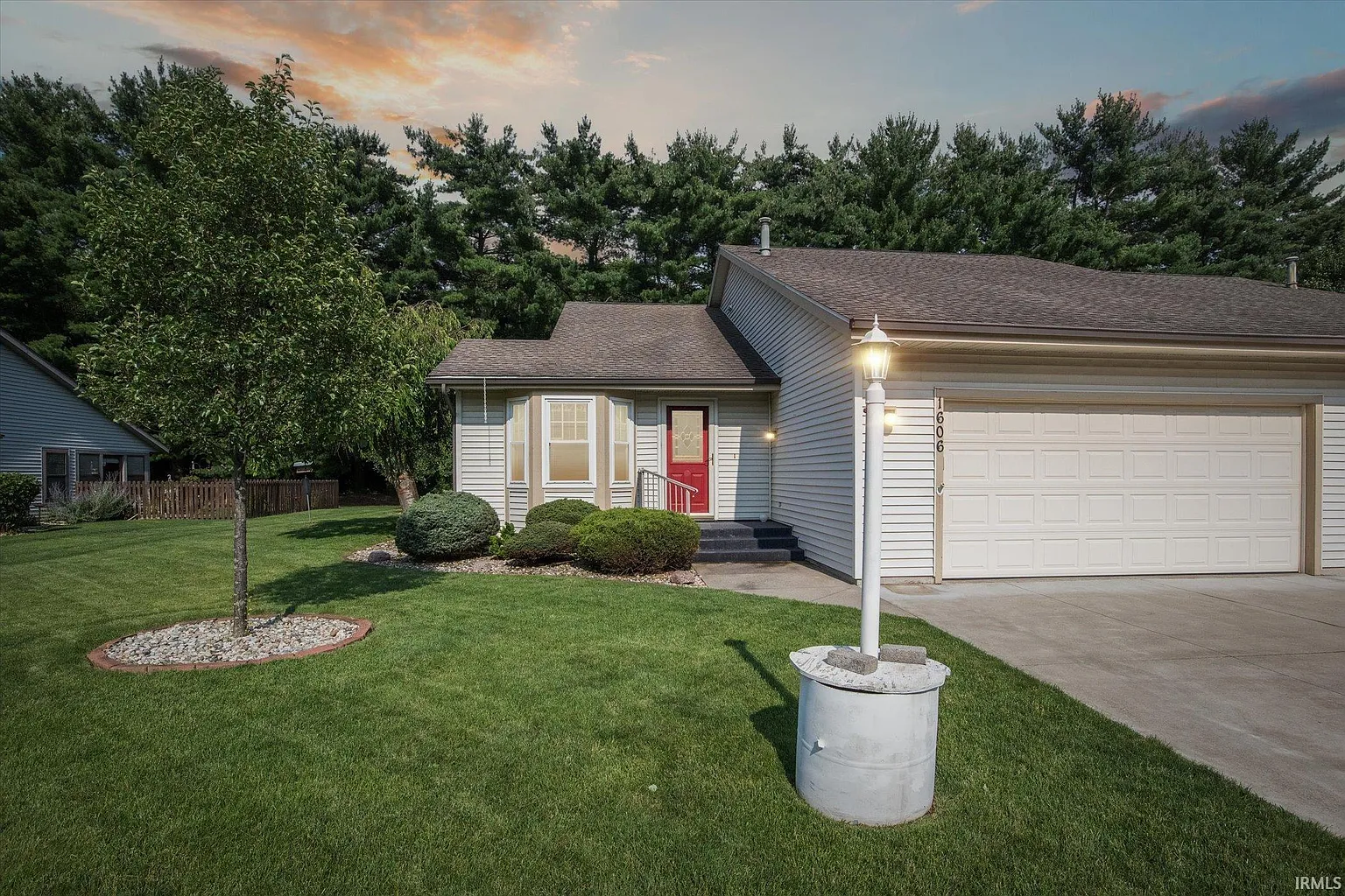 1606 Pine Ridge Ct photo 1