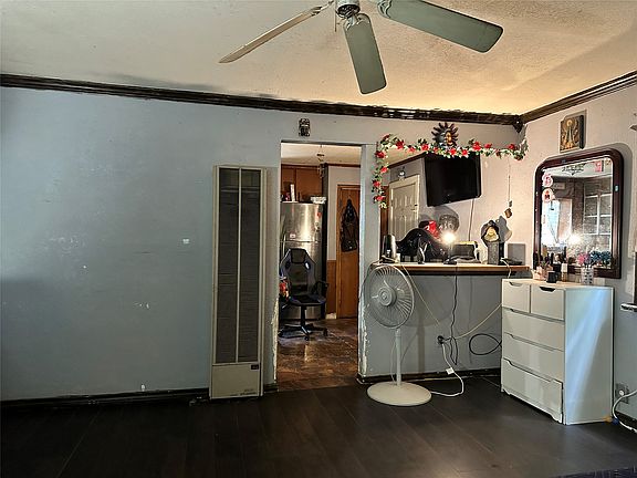 5th image of 1114 Edwards Cir