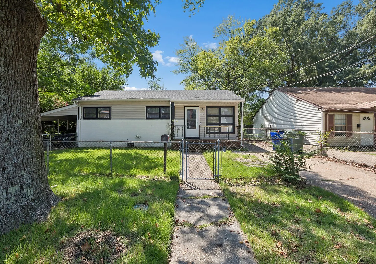 211 Woodview Avenue — Photo 1