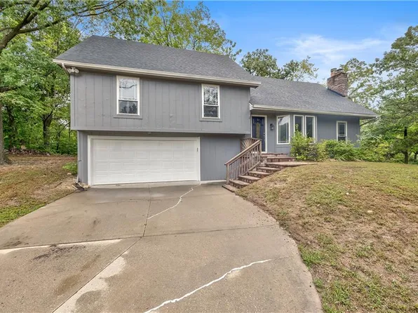 5409 NW Foxhill Rd, Parkville, MO 64152