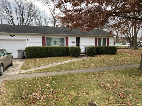 907 Maple St, Marshall, IL 62441