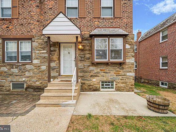4th image of 261 Wilde Ave