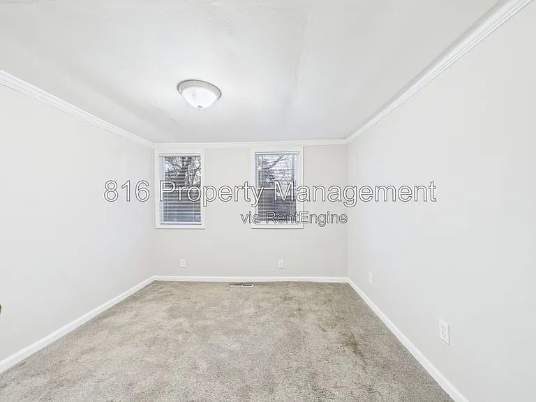 126 S Village Ter — Photo 26