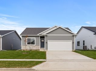 1065 NW Yorktown Dr, Waukee, IA 50263