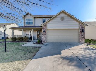 8871 Woodlark Dr, Fishers, IN 46038