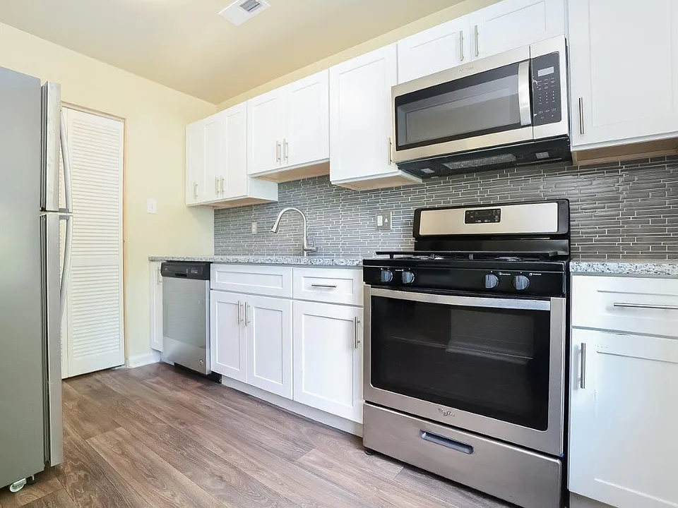 Fox Run Apartments and Townhomes