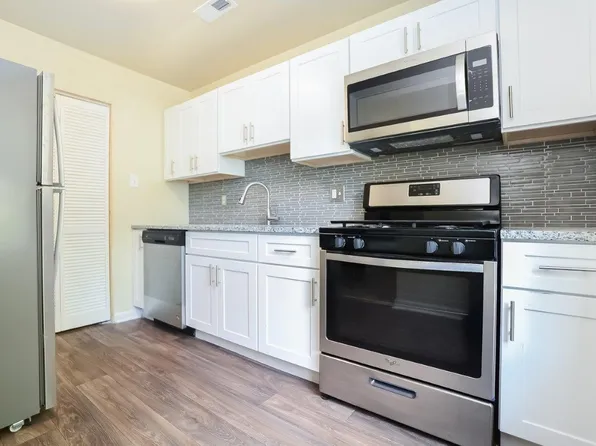 Fox Run Apartments and Townhomes